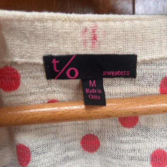 Summer-weight fun sweater - Picture 2 of 5